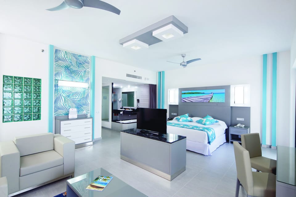 Minibar (free items), in-room safe, laptop workspace, blackout drapes