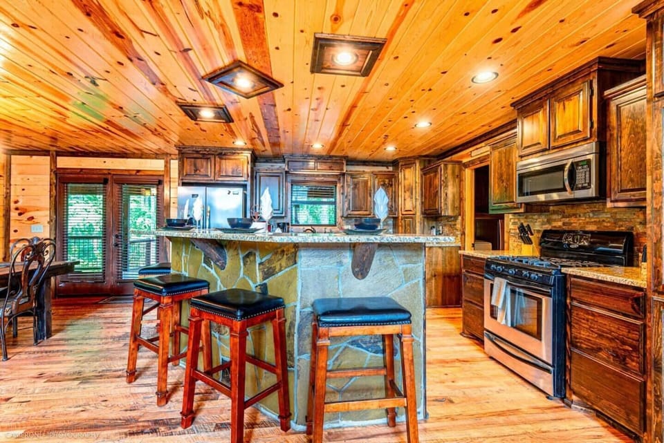 Gourmet kitchen for home cooked meals, with a dining table and a breakfast bar