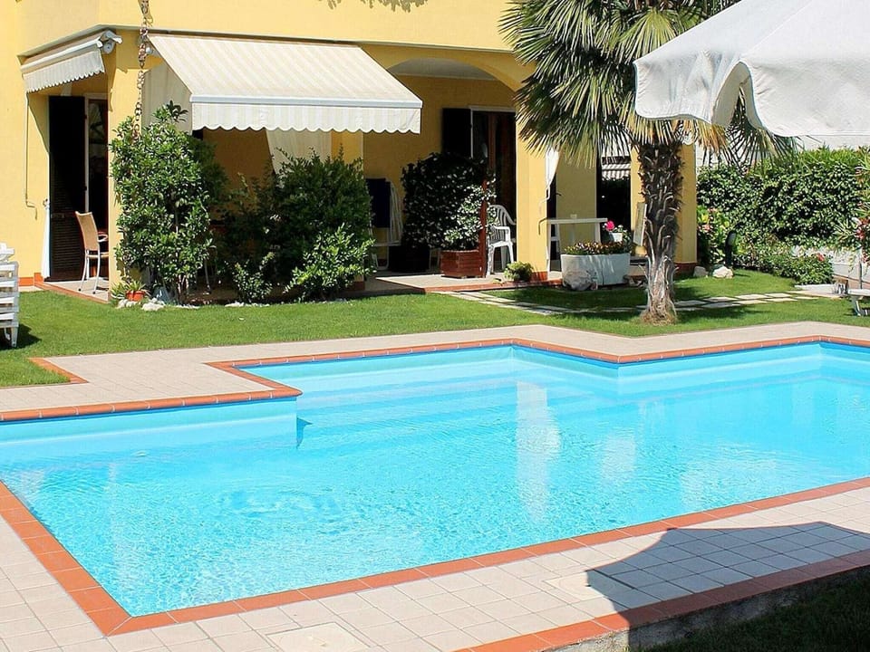 Holiday Home Swimming Pool