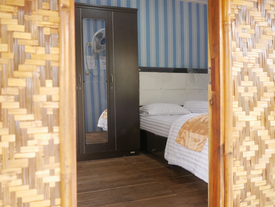 Single Room (Non AC) | Desk, WiFi (free), bed sheets