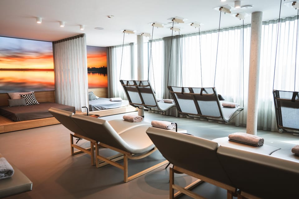 Sauna, steam room, 2 treatment rooms, massages