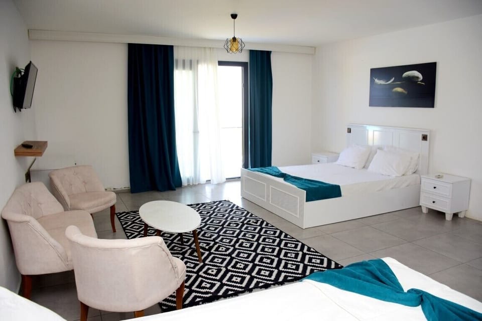 Deluxe Quadruple Room | Blackout drapes, iron/ironing board