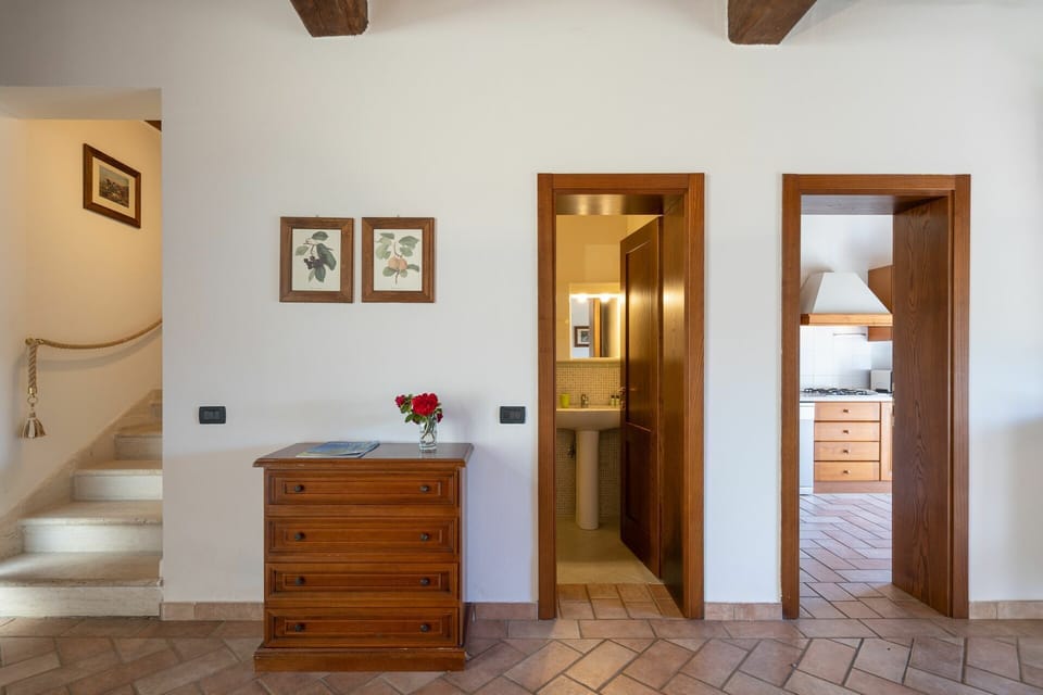 rocche-di-valiano-chianti-castelnuovo-berardenga-papavero-living-room