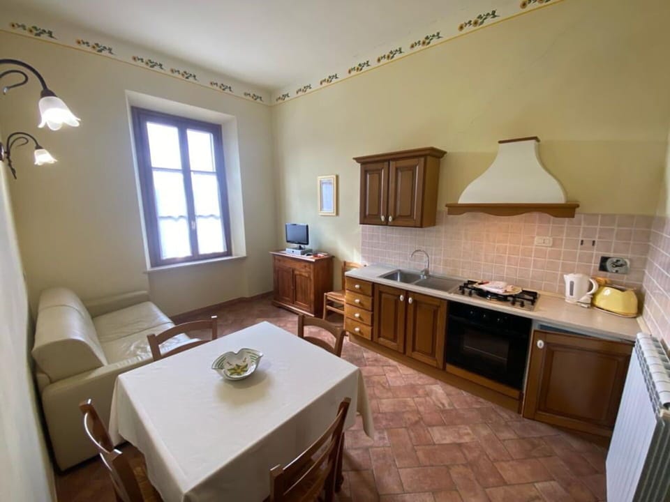 Autumn, Dining Room, Kitchen, Living Room, Spring, Summer