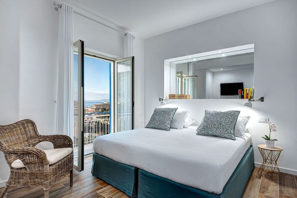 luxury-blues-apartment-sorrento-apartment-bedroom