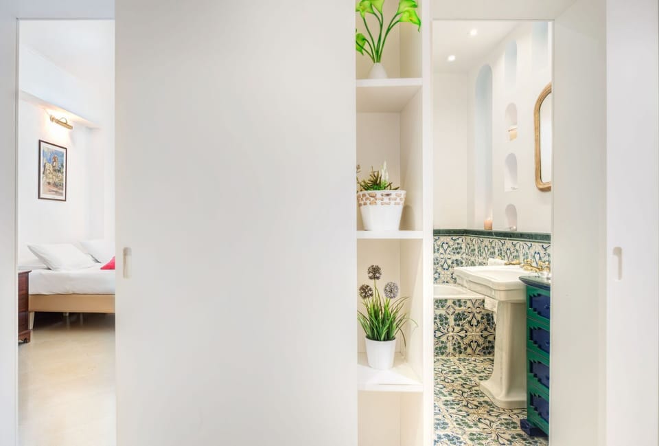woody-home-sea-view-sorrento-apartment-bathroom
