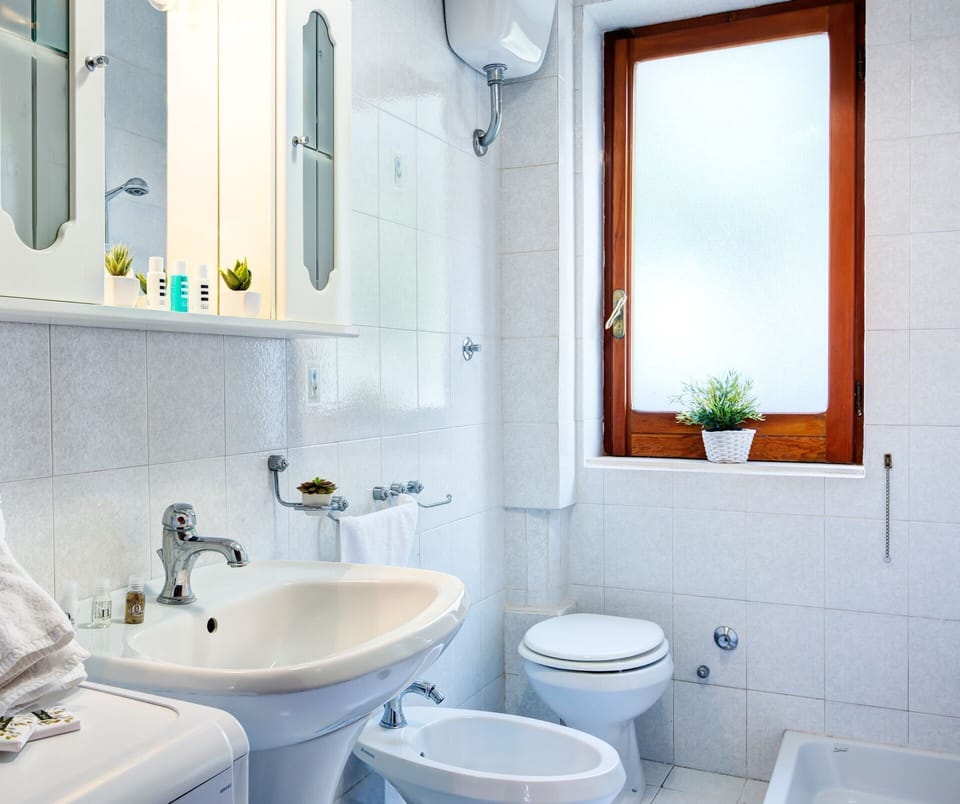 nerano-sea-view-house-marina-del-cantone-apartment-bathroom