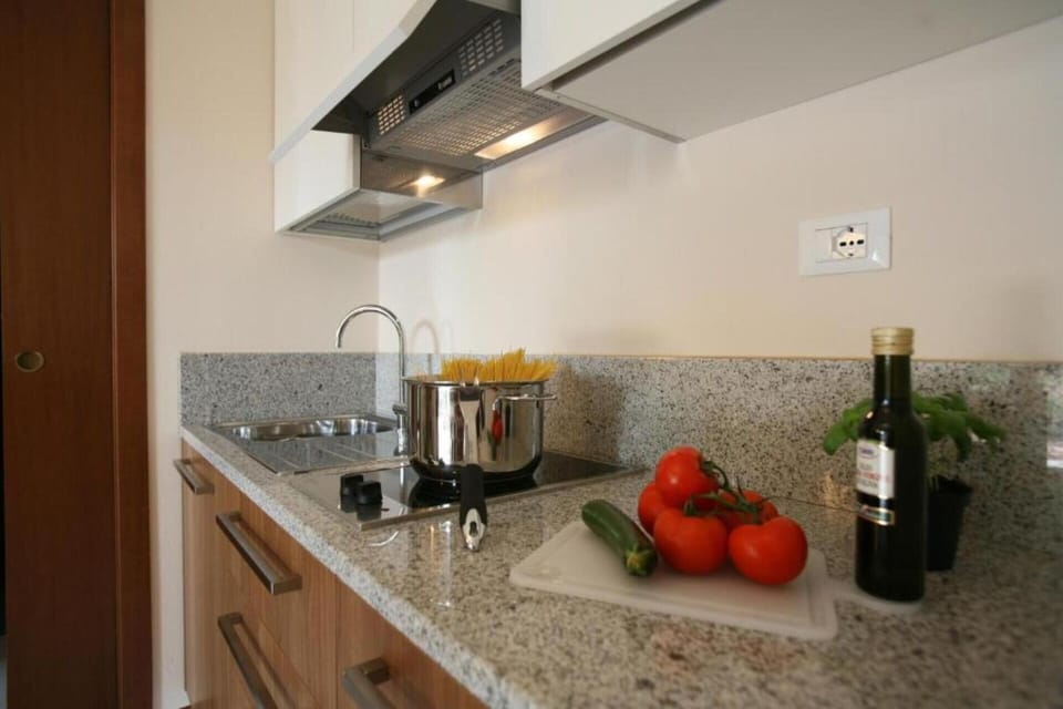 villaggio-colombare-sirmione-multiproperty-bilocale-comfort-kitchen
