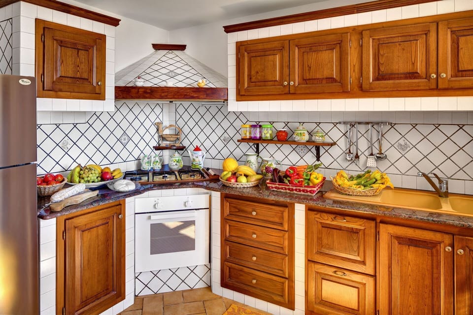 la-villa-dell-olio-massa-lubrense-villa-kitchen
