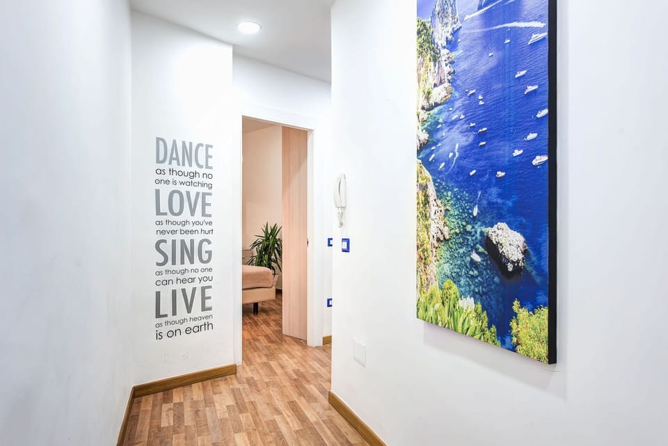 loving-times-apartment-sorrento-apartment-hallway