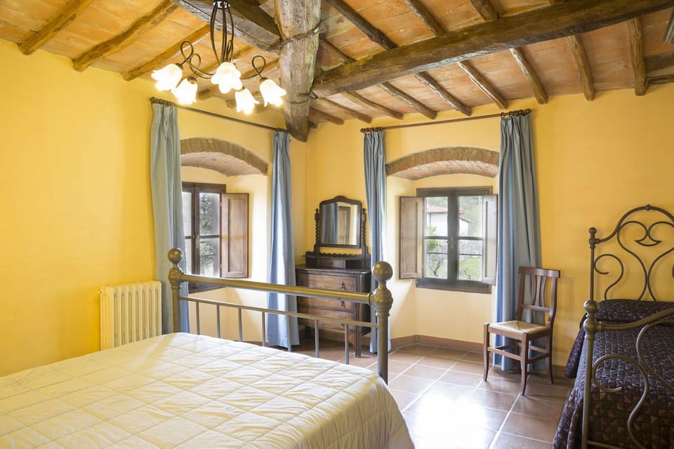 Cribs/infant beds, free WiFi, bed sheets