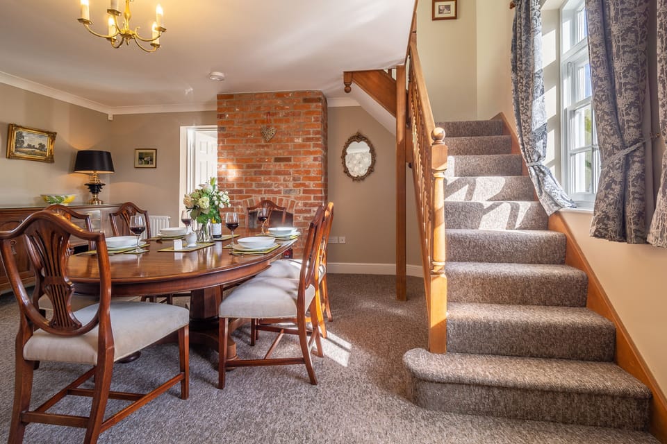Ground floor: Leading to the bedrooms upstairs