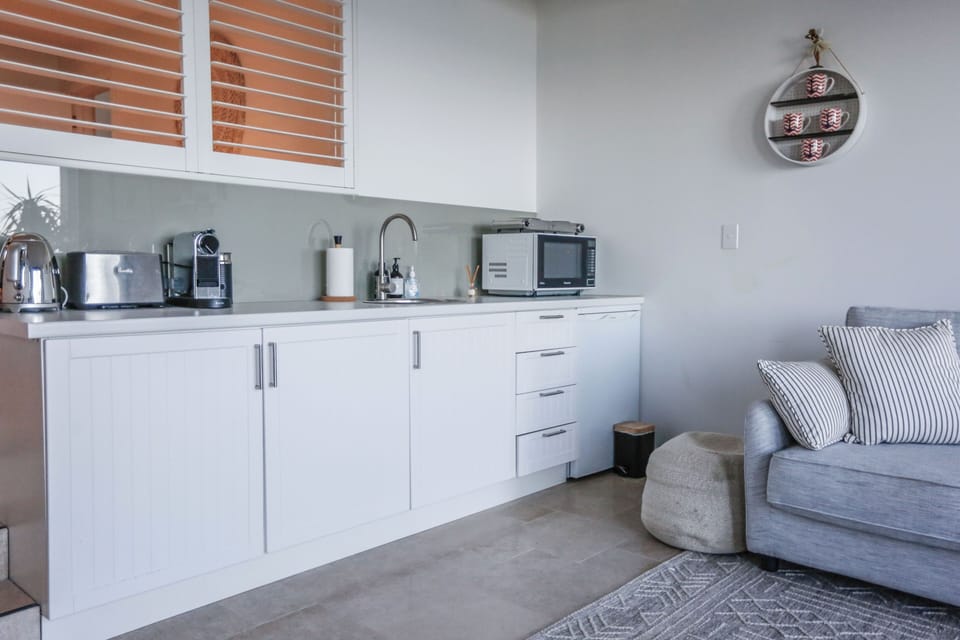 Lower kitchette off master bedroom 