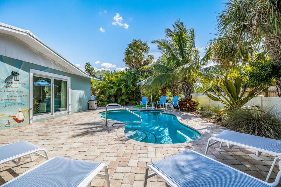 Lounge area around pool for Toes in the Water