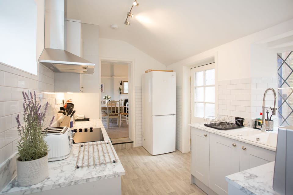 Luxury House, Private Bathroom, Sea View | Shared kitchen