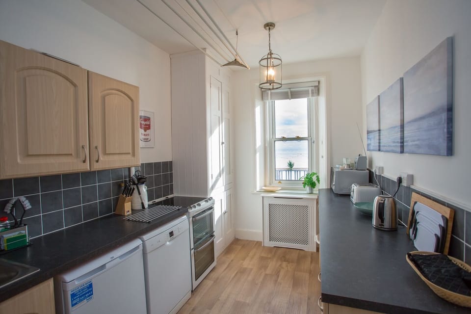 Luxury House, Private Bathroom, Sea View | Shared kitchen