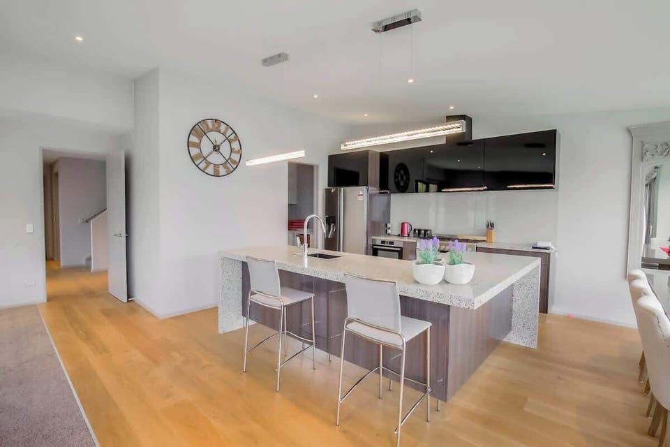 Kitchen with butlers pantry 