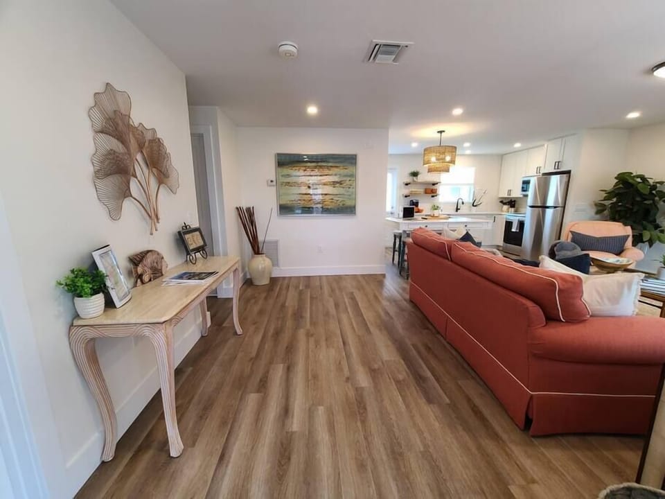 Private Entryway into living room and open floor plan. 