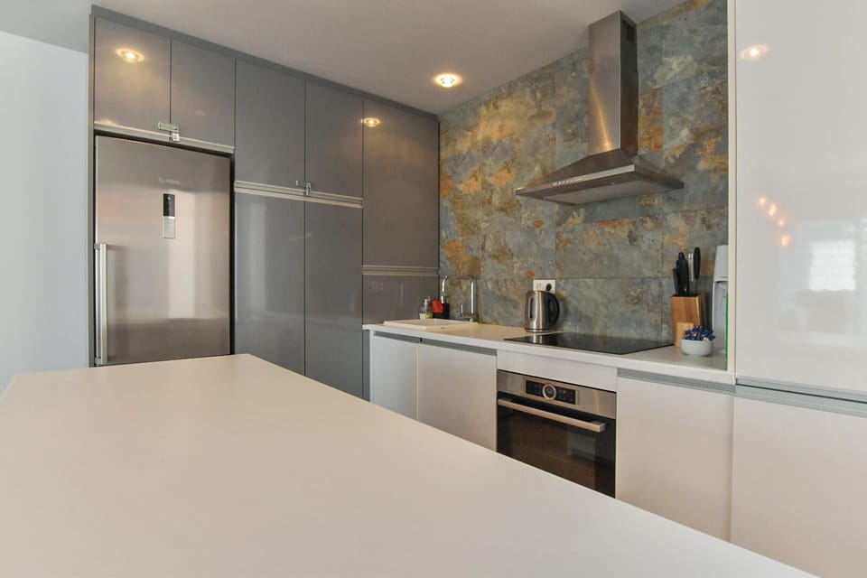 Fully fitted kitchen with all mod con's