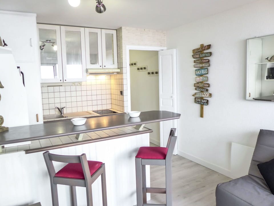 Furniture, Cabinetry, Property, Countertop, Sink, Kitchen Sink, Wood, Tap, Kitchen Stove, Architecture