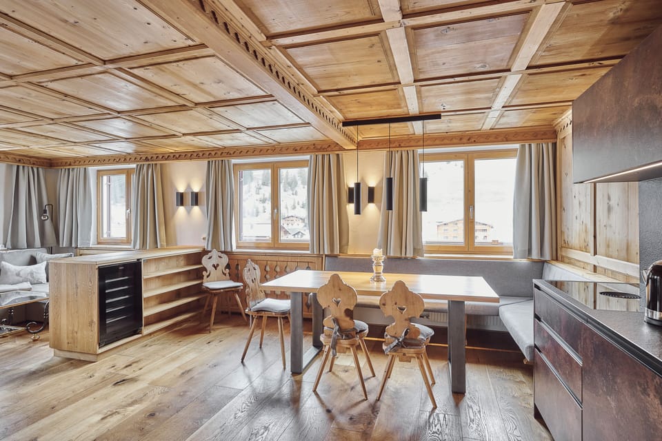 Deluxe-Apartment, Sauna, Bergblick | In-room dining