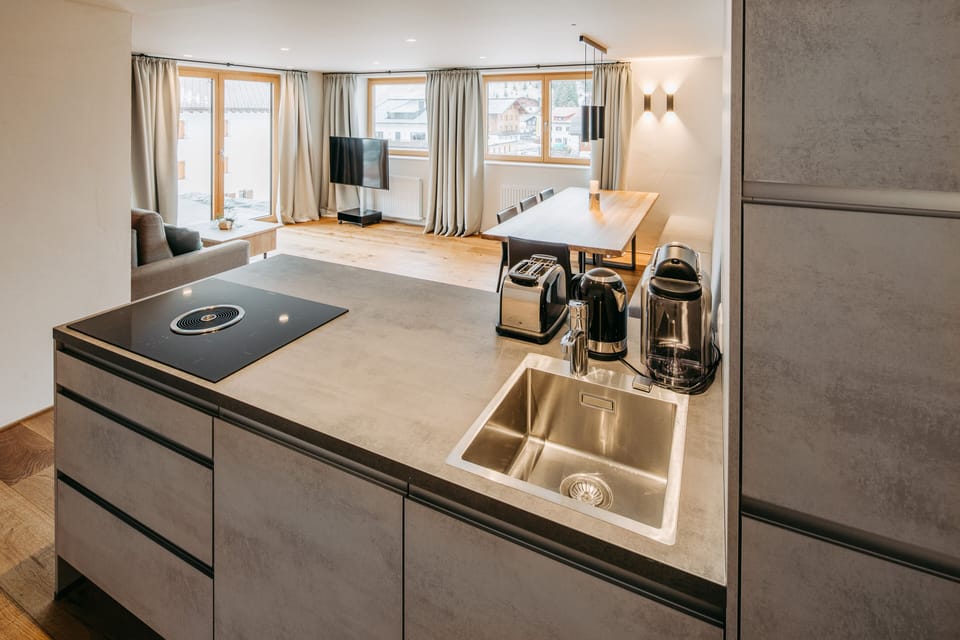 Superior Apartment, 2 Bedrooms, Sauna, Mountain View. | Private kitchen | Full-size fridge, microwave, stovetop, dishwasher