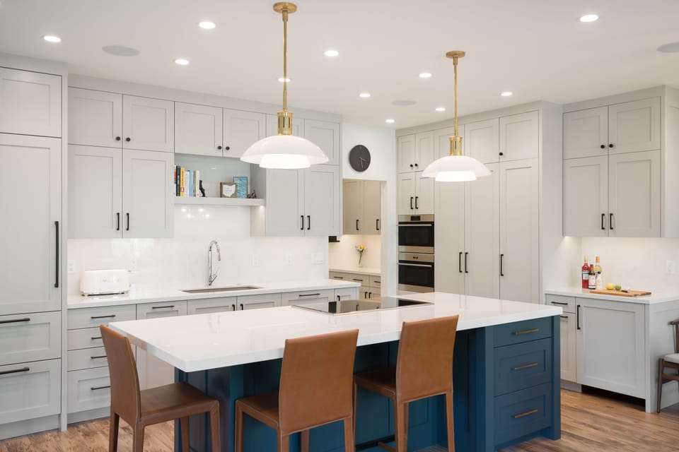 Cozy up to the breakfast bar with seating for 3.