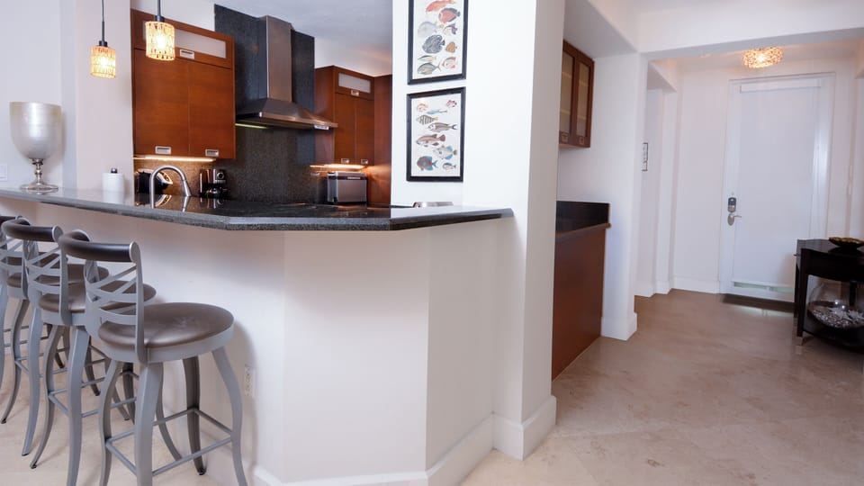 Breakfast Bar & Kitchen