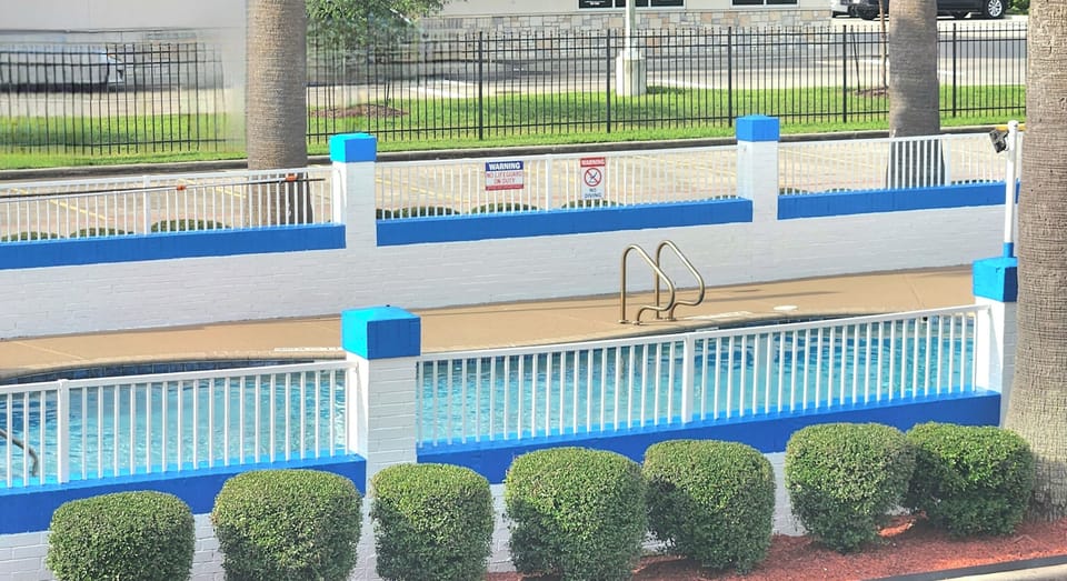 Days Inn by Wyndham Baytown Garth Road I10 East Motel in Baytown