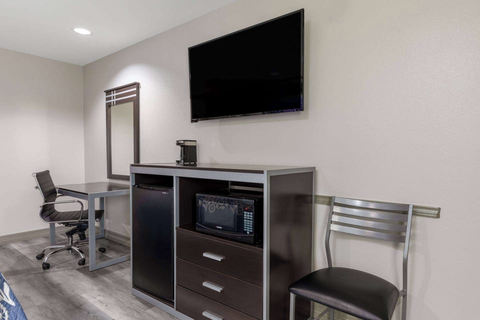 Pillowtop beds, desk, blackout drapes, iron/ironing board