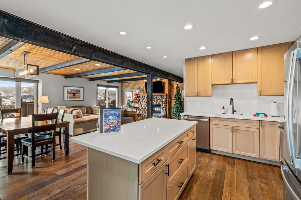 Condo, 3 Bedrooms | Interior