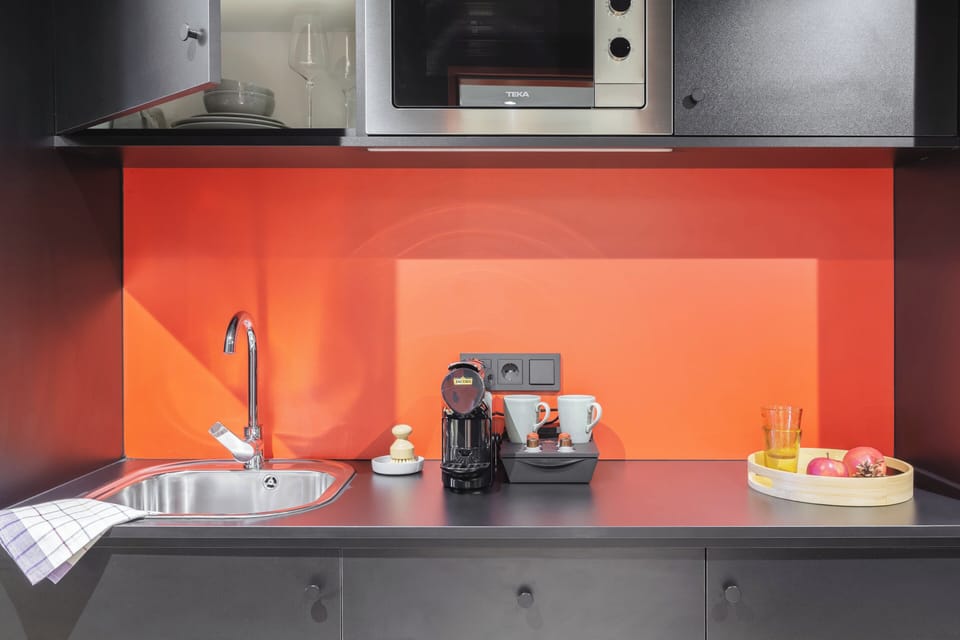 Premium Room, 1 Queen Bed, Kitchenette | Private kitchenette