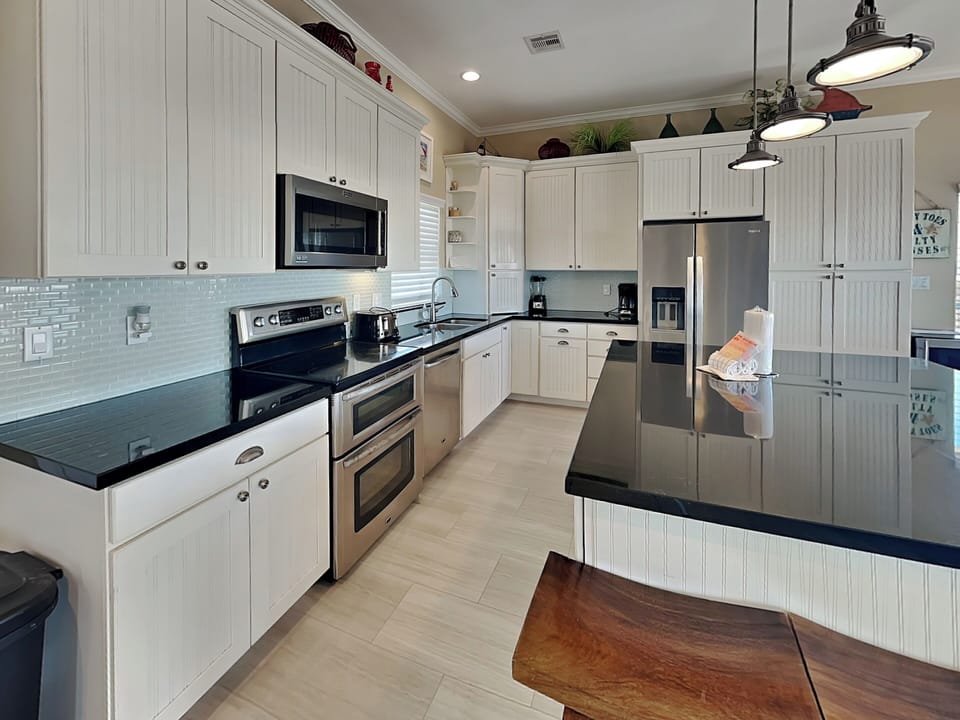 Full Kitchen - Stainless Steel Appliances - First Floor
