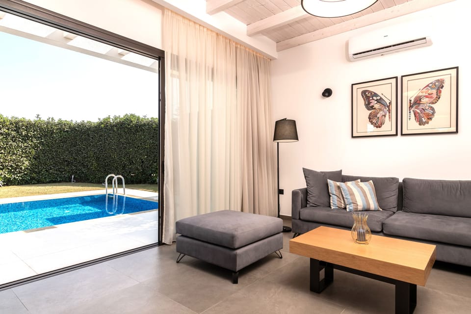 The twin bedroom featuring two single beds (0.90x2.00) also at the ground floor.