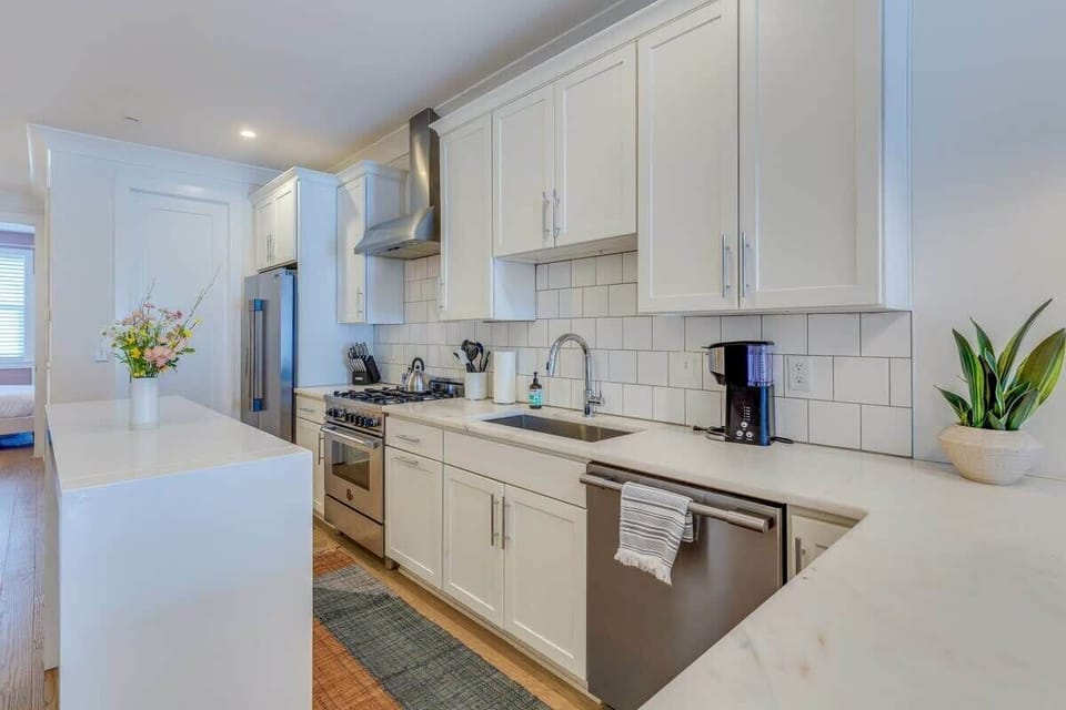 Enjoy cooking in our kitchen, fully equipped with modern amenities including an air fryer and blender!