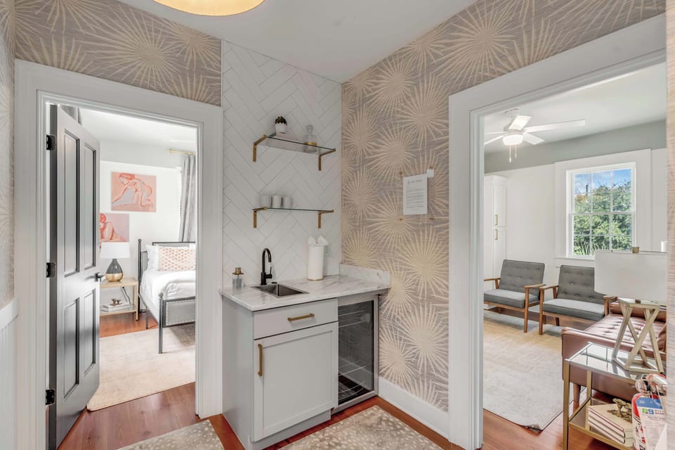 Kitchenette for queen bedroom and living space

