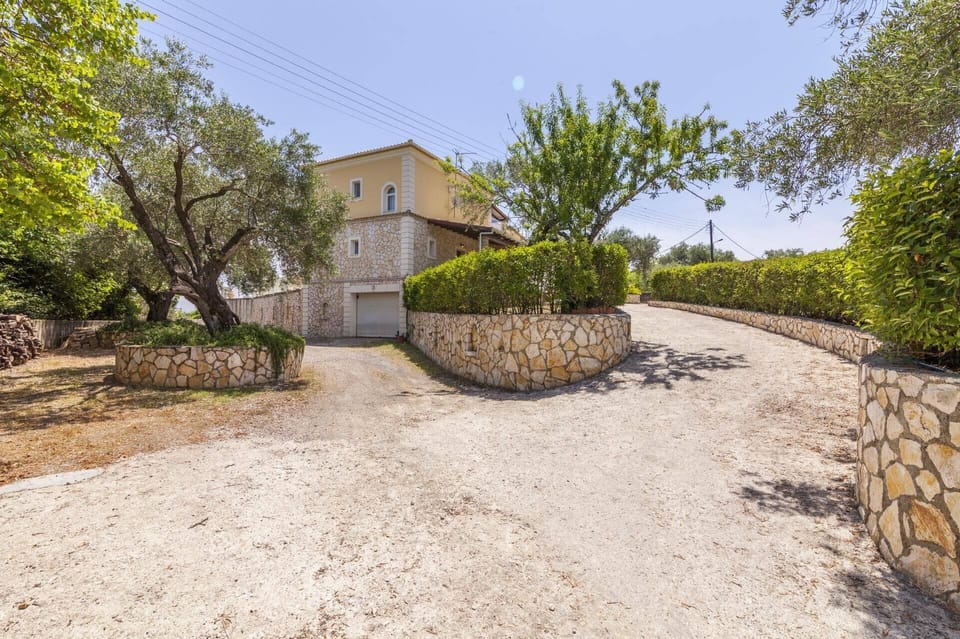 Villa Carollina image