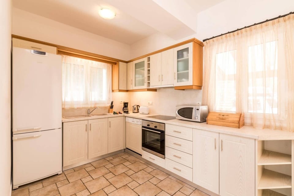 Villa Petrosa image