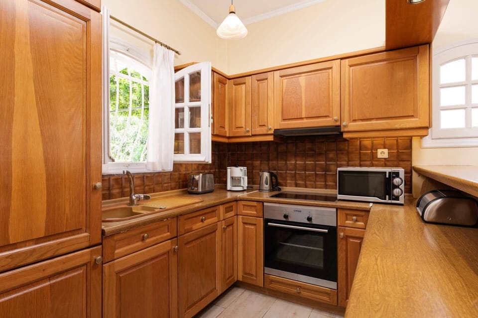 Villa Yolanda image
