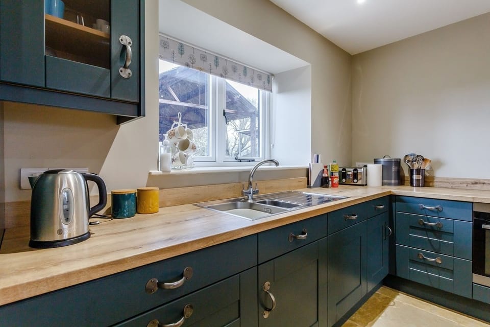 Cottage | Private kitchen | Fridge, microwave, dishwasher, toaster