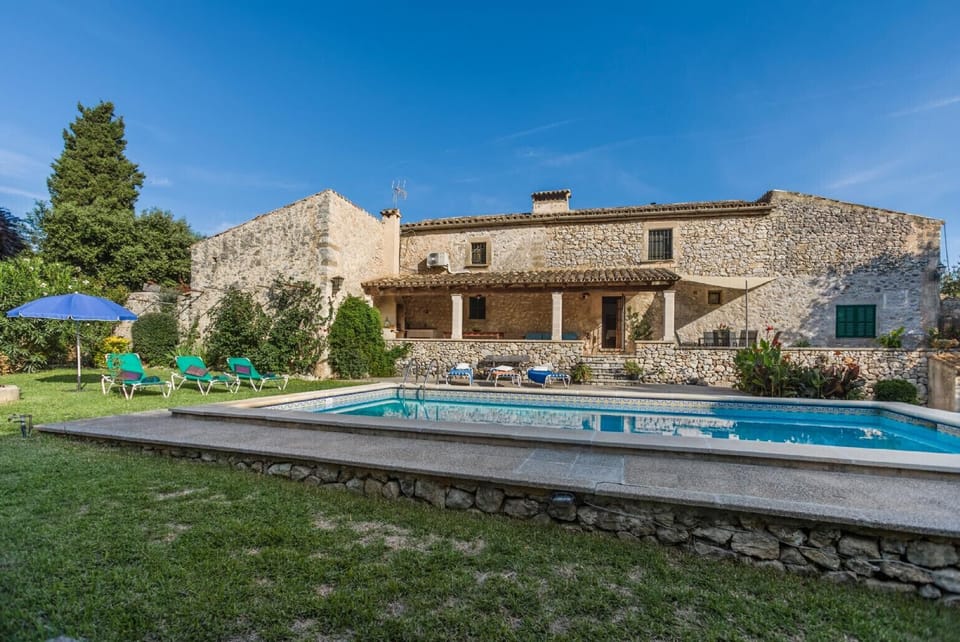 Villa with mountain views and private swimming pool for 6 in Pollensa