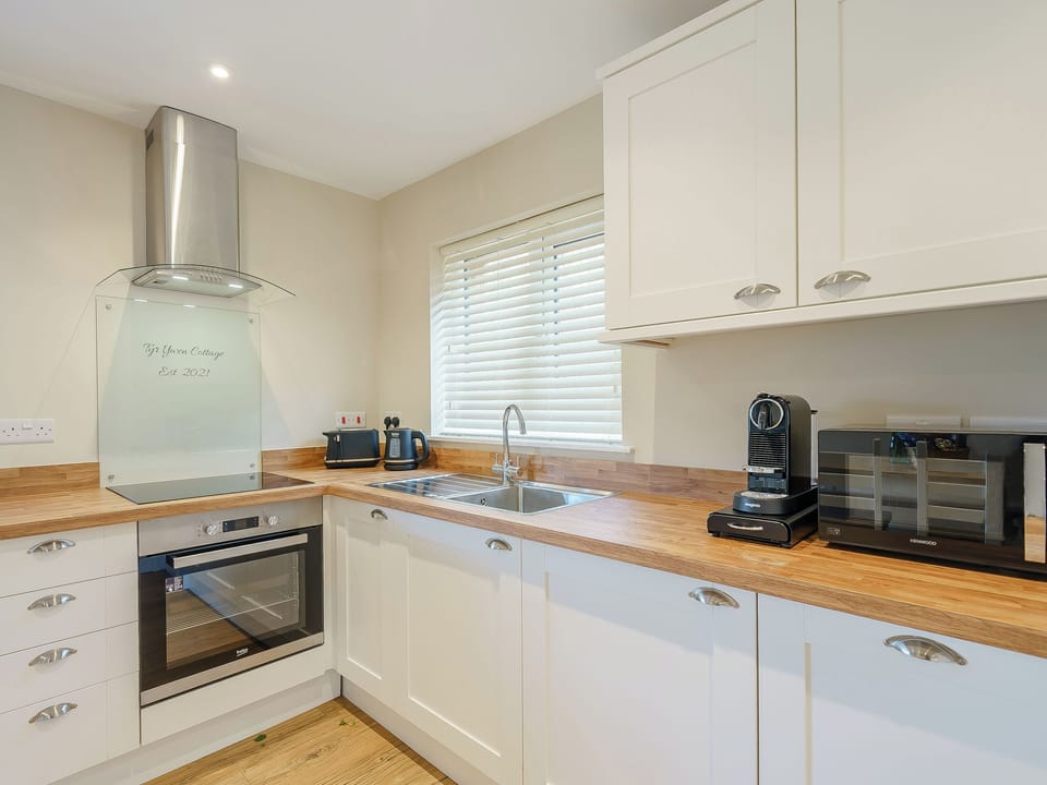 Open plan living space | Tyr Ywen Cottage, Llantilio Pertholey