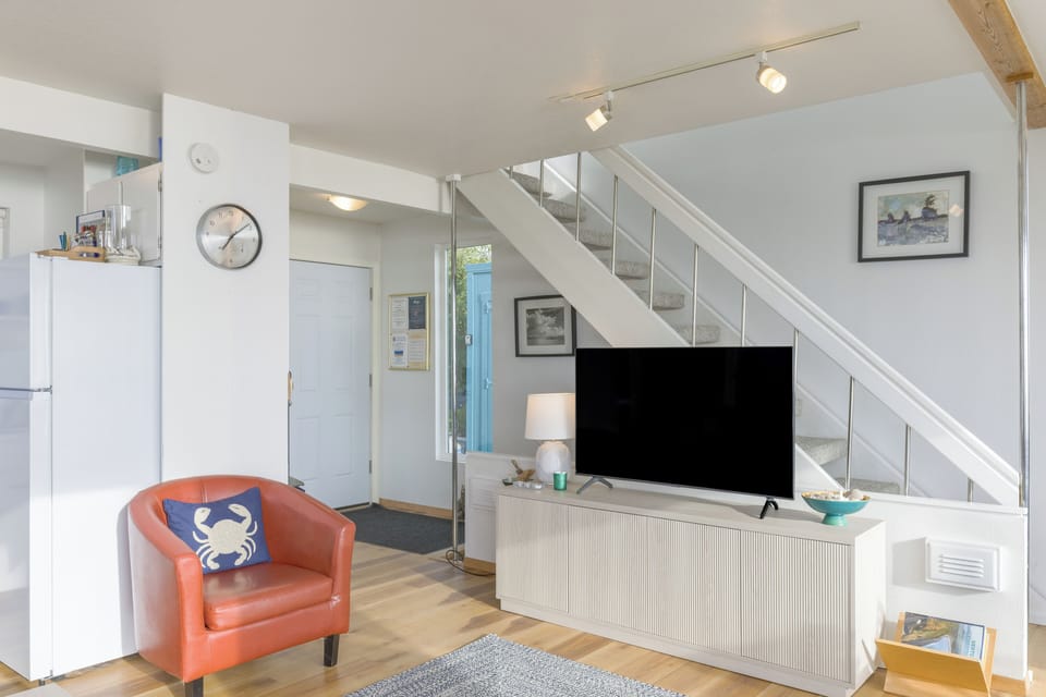 Comfy space for coastal days.