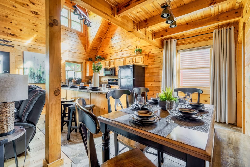 Comfy dining area for 10 people: table seating for 6 plus 4 at the island