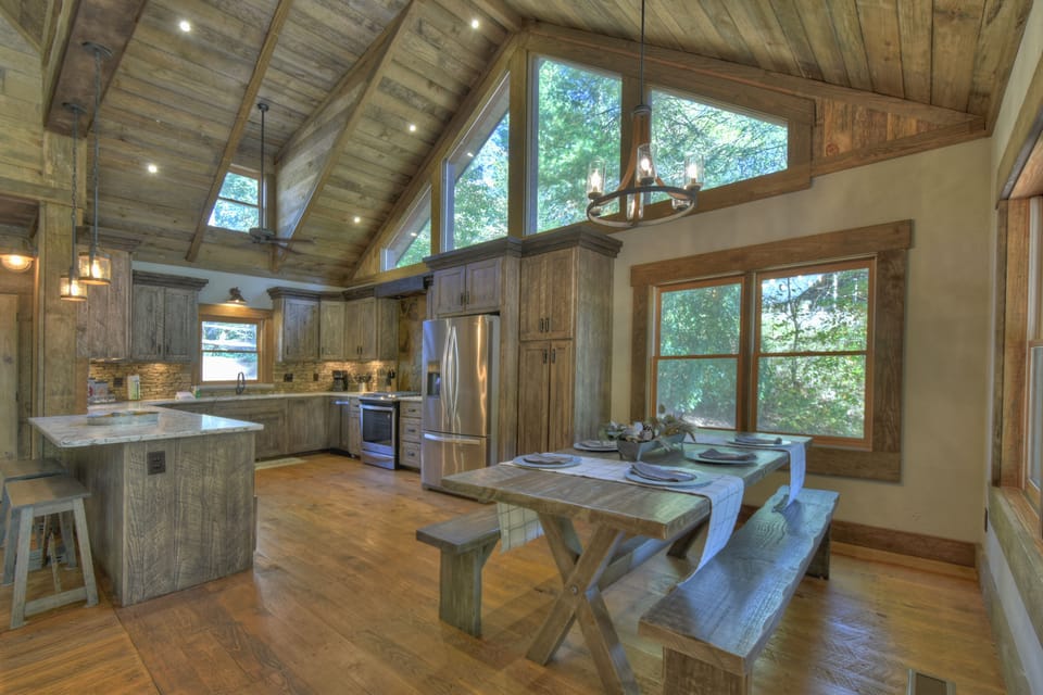 Creekside Bend- Dining area