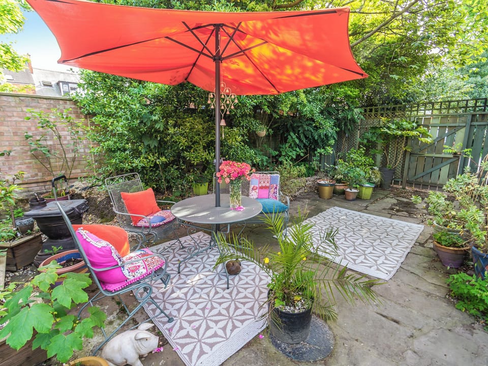 Sitting-out-area | The Little House in Hull, Hull, near Beverley