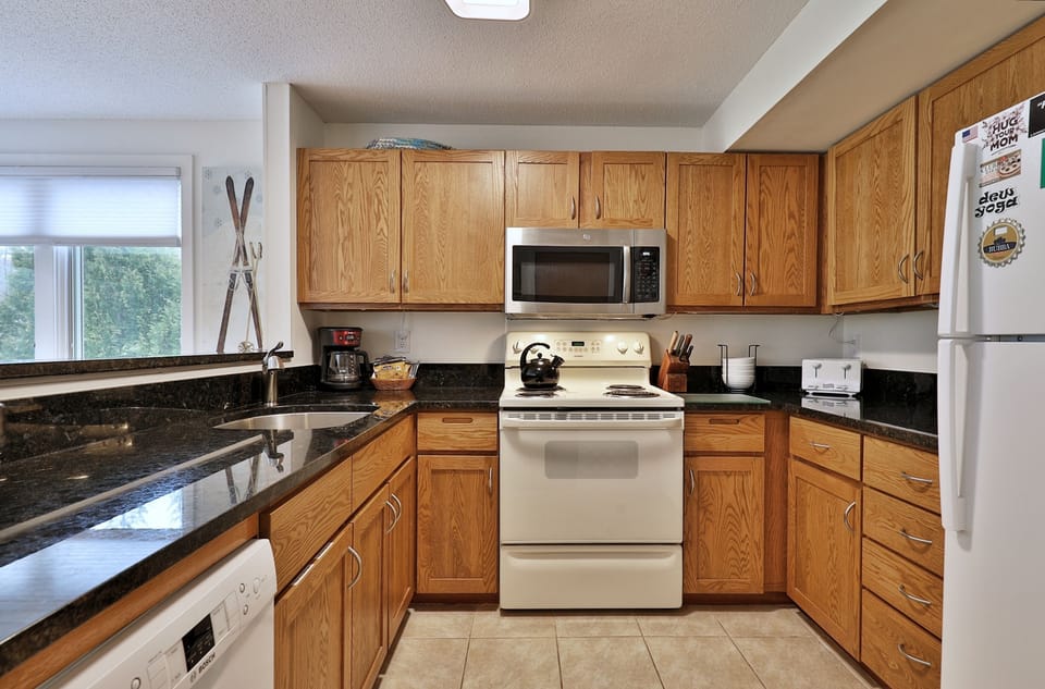Fully equipped kitchen.