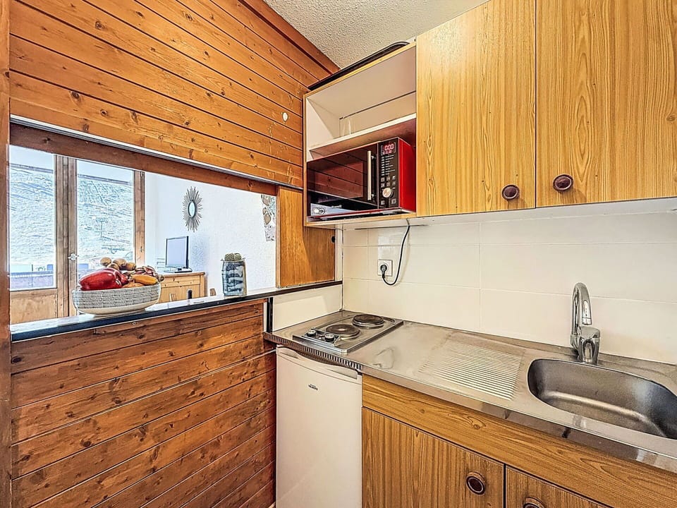 Wood, Flooring, Floor, Interior Design, Room, Wood Stain, Countertop, Cabinetry, Hardwood, Ceiling