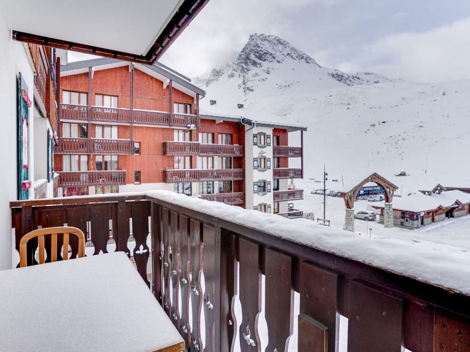 Sky, Building, Window, Snow, Cloud, Mountain, House, Slope, Wood, Urban Design