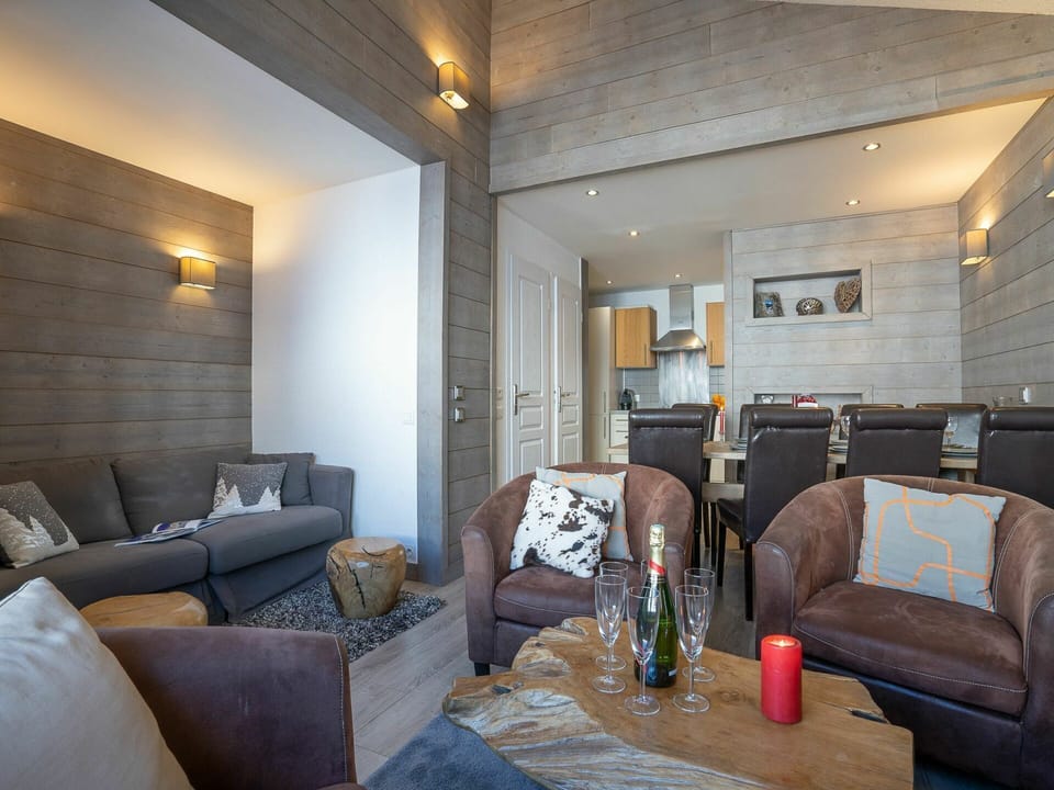 Furniture, Property, Couch, Table, Picture Frame, Comfort, Interior Design, Architecture, Studio Couch, Living Room
